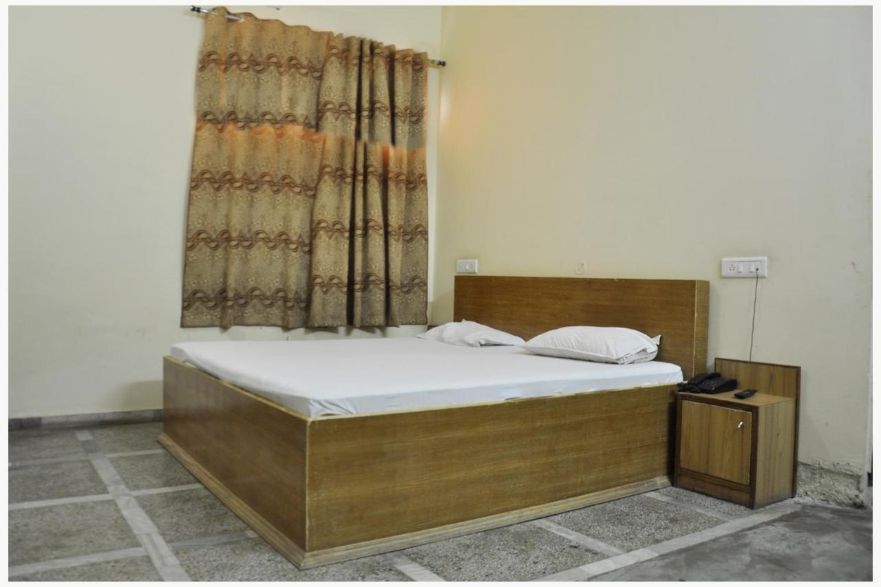 Hotel Lalit Palace Babina Eksteriør bilde